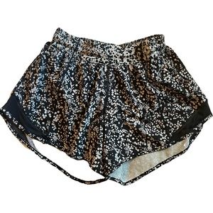 Lululemon Hotty Hot Short 4 inch Size 4